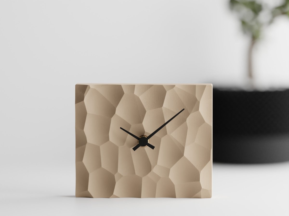 Voronoi Clock – Tischuhr mit leisem Quarzwerk für Büro oder Wohnzimmer