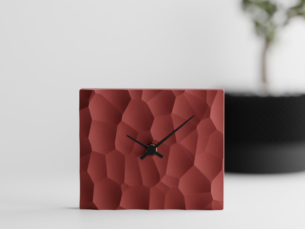 Voronoi Clock – Tischuhr mit leisem Quarzwerk für Büro oder Wohnzimmer