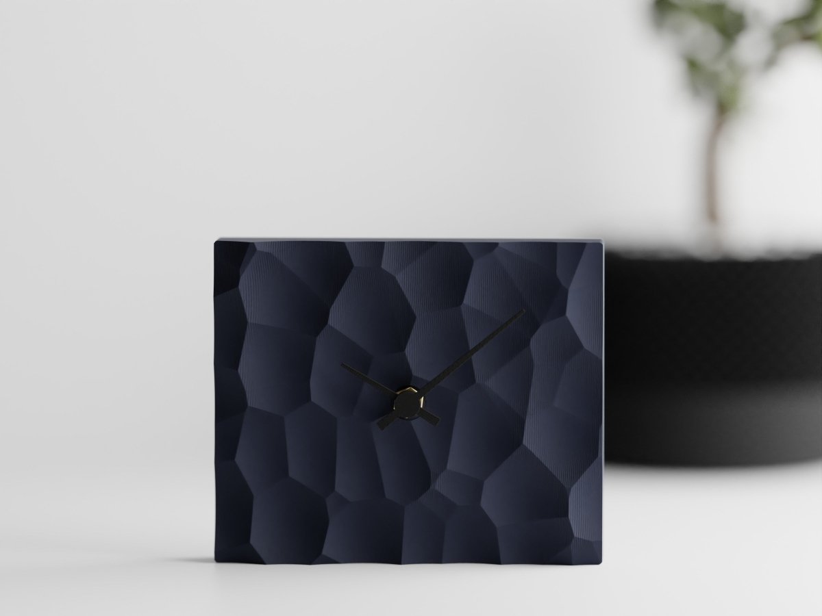 Voronoi Clock – Tischuhr mit leisem Quarzwerk für Büro oder Wohnzimmer