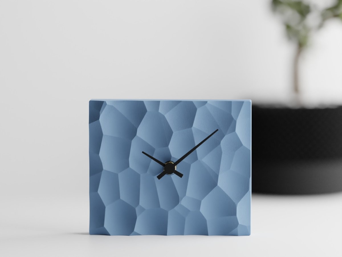 Voronoi Clock – Tischuhr mit leisem Quarzwerk für Büro oder Wohnzimmer