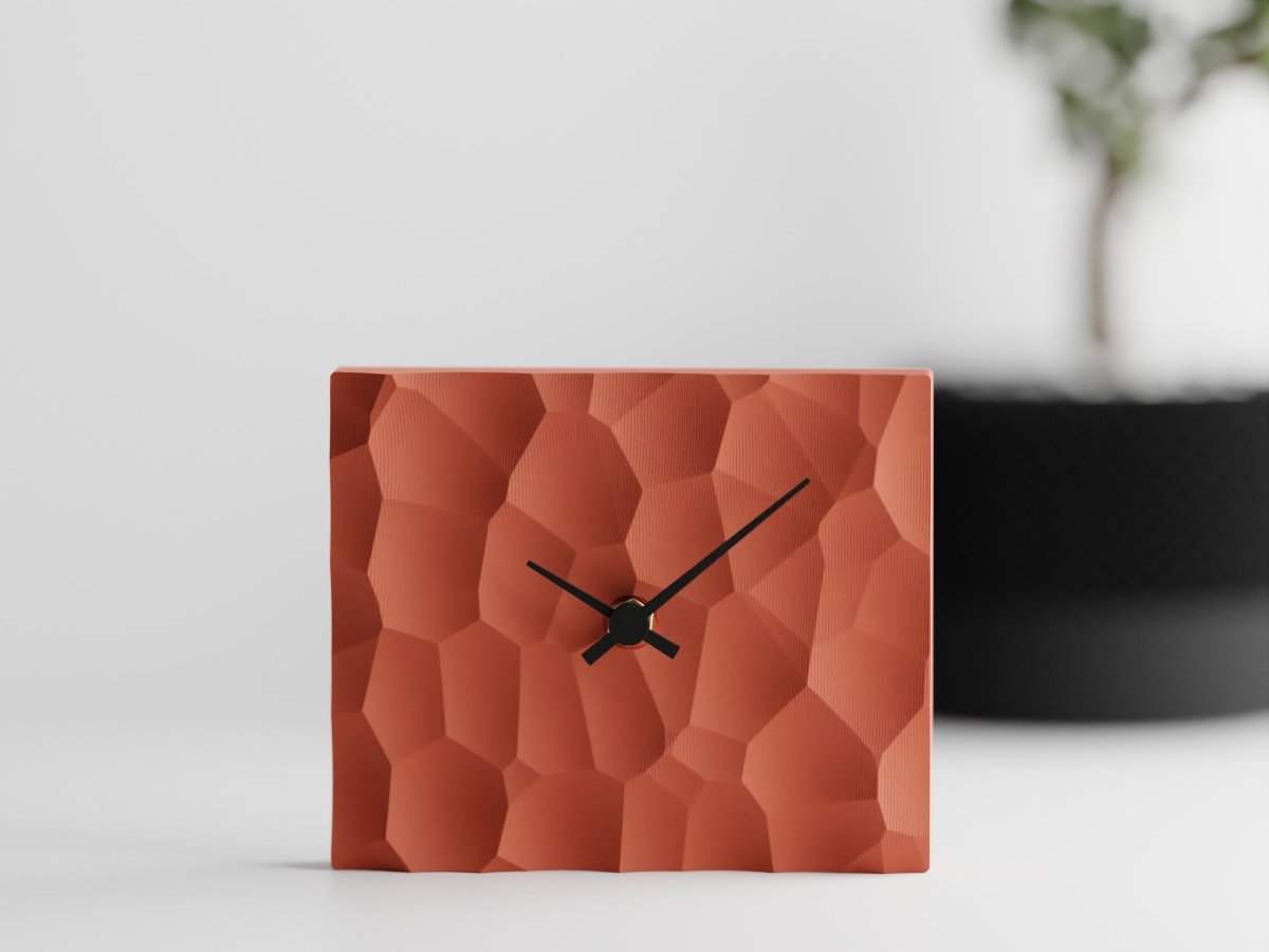 Voronoi Clock – Tischuhr mit leisem Quarzwerk für Büro oder Wohnzimmer
