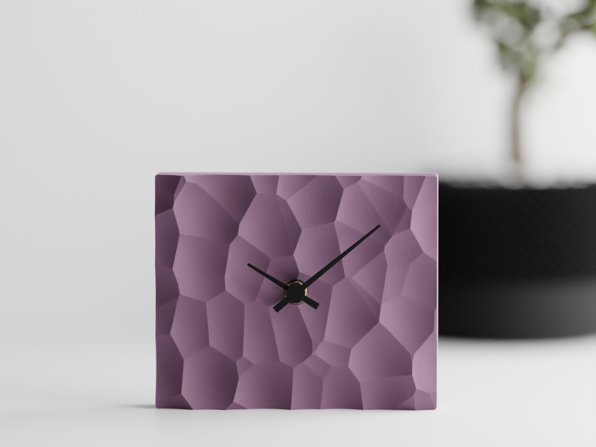 Voronoi Clock – Tischuhr mit leisem Quarzwerk für Büro oder Wohnzimmer