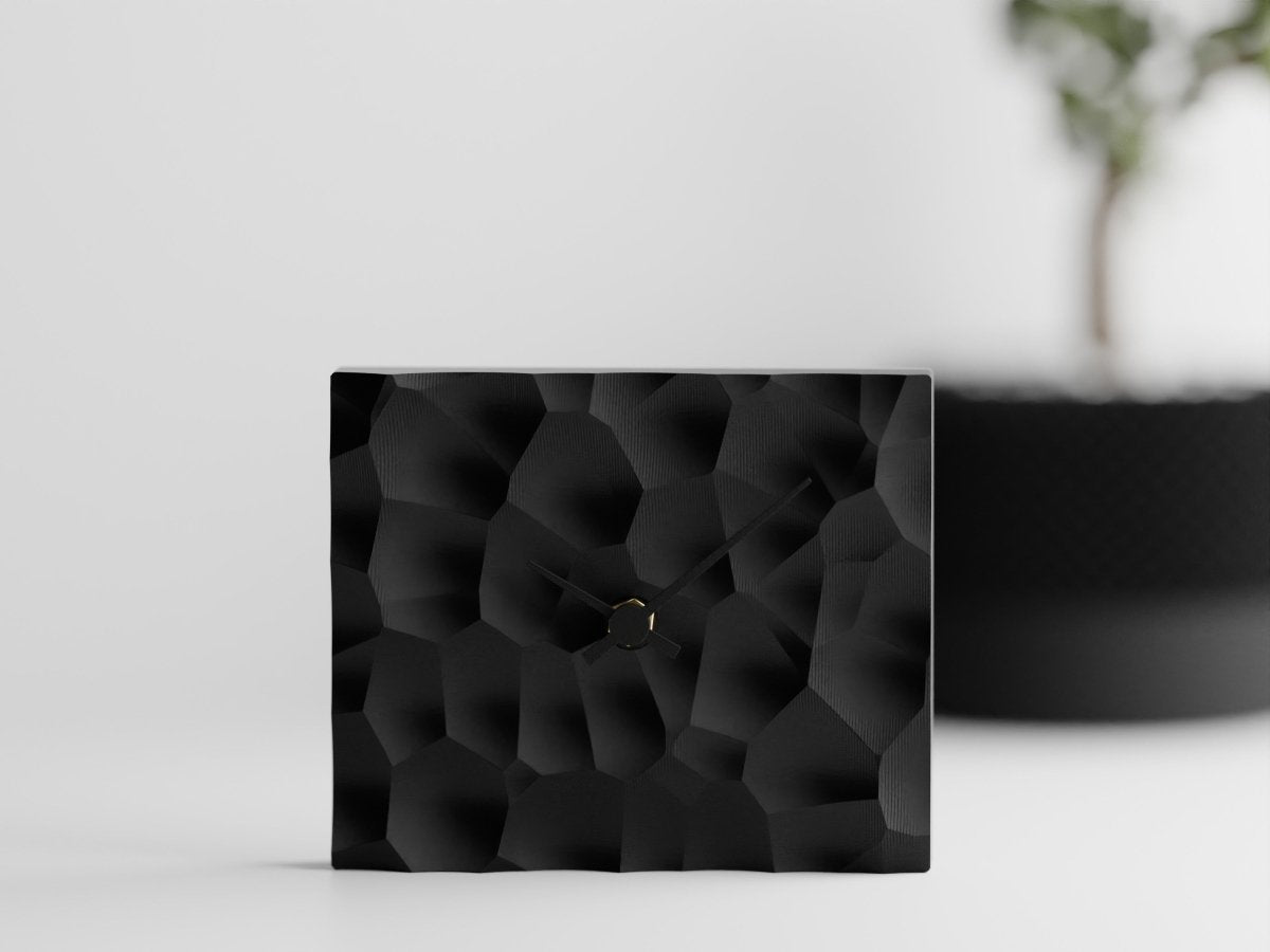 Voronoi Clock – Tischuhr mit leisem Quarzwerk für Büro oder Wohnzimmer