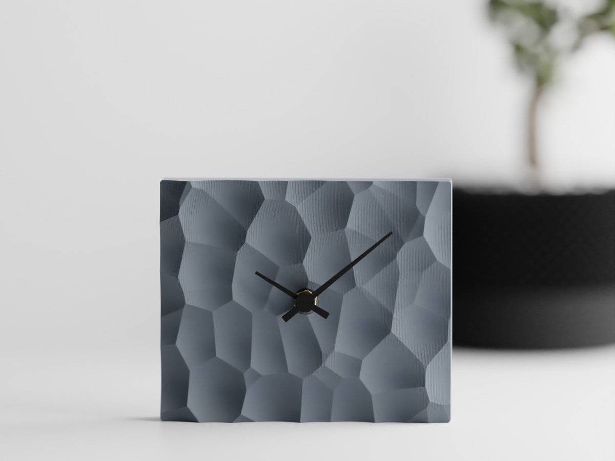 Voronoi Clock – Tischuhr mit leisem Quarzwerk für Büro oder Wohnzimmer