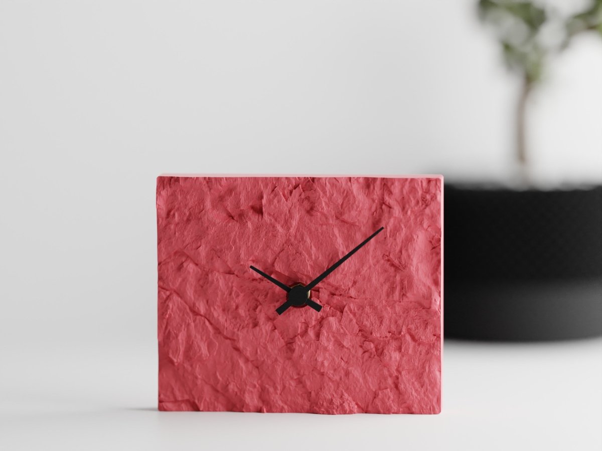 Rock Clock – Moderne Tischuhr mit leisem Quarzwerk im Stein-Look