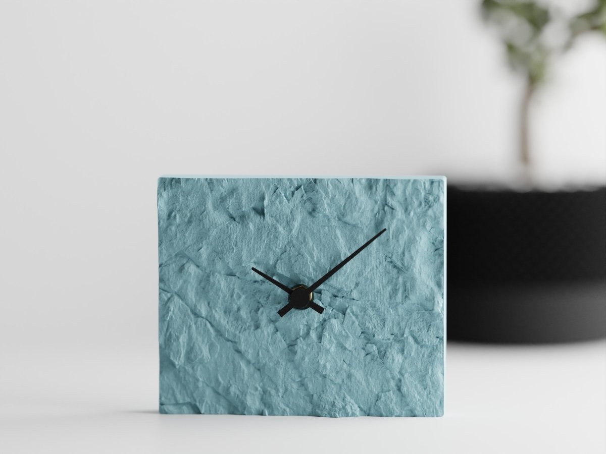 Rock Clock – Moderne Tischuhr mit leisem Quarzwerk im Stein-Look