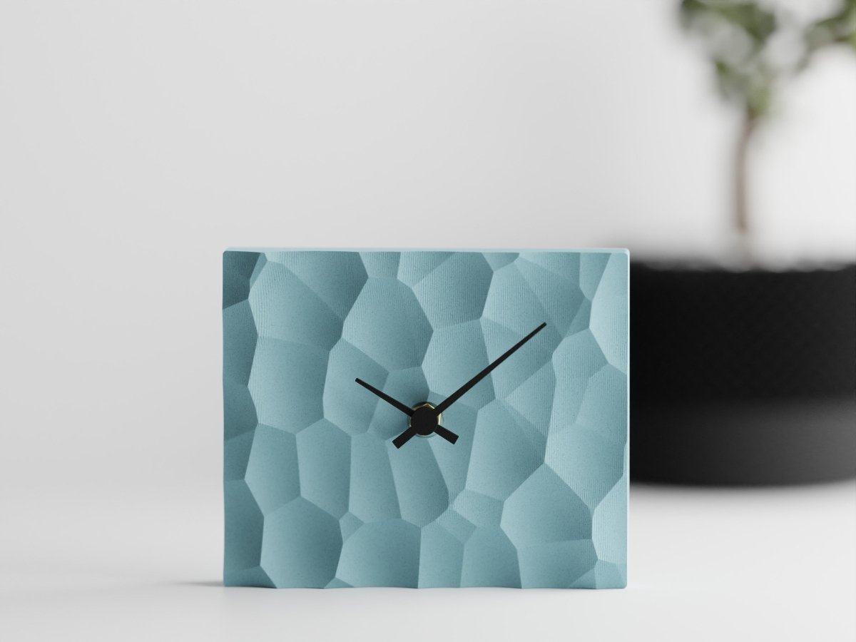 Voronoi Clock – Tischuhr mit leisem Quarzwerk für Büro oder Wohnzimmer