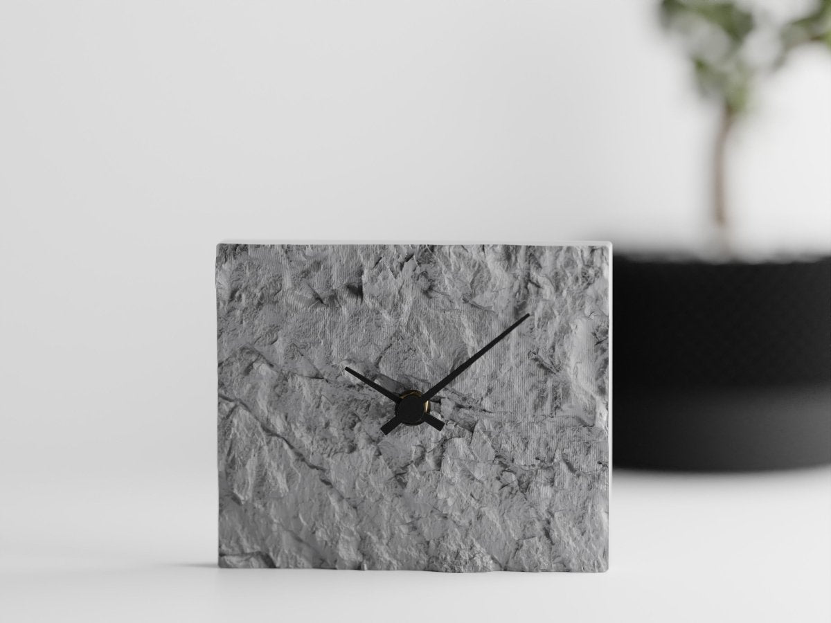 Rock Clock – Moderne Tischuhr mit leisem Quarzwerk im Stein-Look