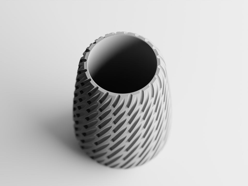 Thyren – Schlanke Vase mit ruhigem Linienmuster