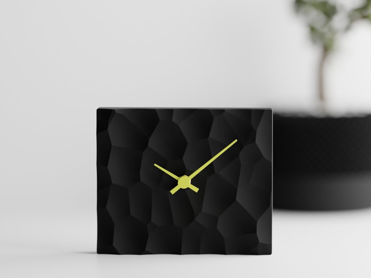 Voronoi Clock – Tischuhr mit leisem Quarzwerk für Büro oder Wohnzimmer