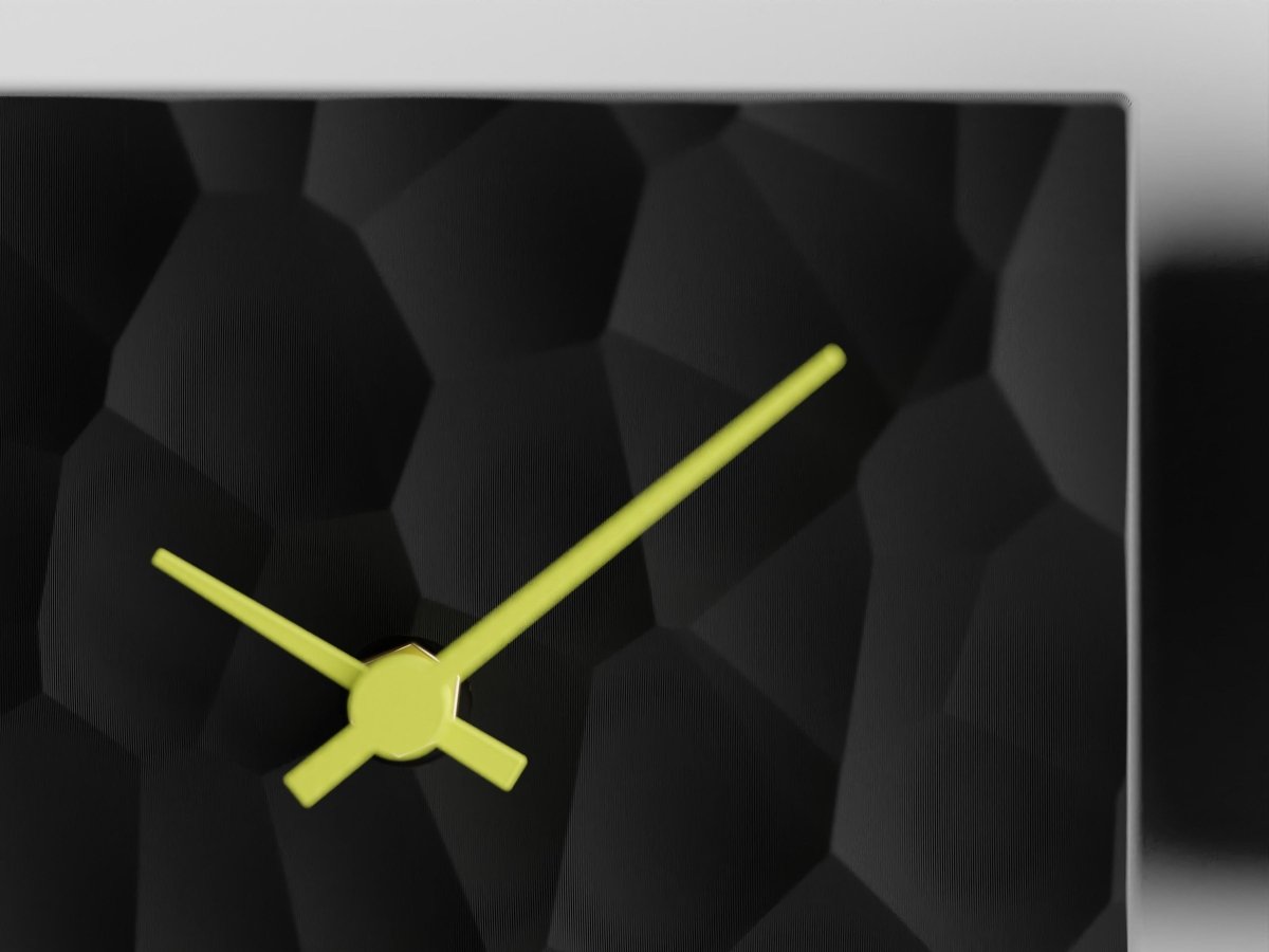 Voronoi Clock – Tischuhr mit leisem Quarzwerk für Büro oder Wohnzimmer