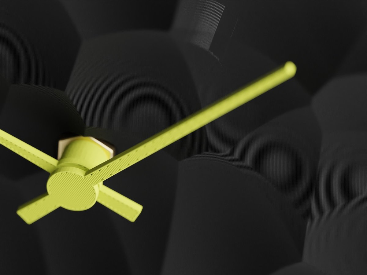 Voronoi Clock – Tischuhr mit leisem Quarzwerk für Büro oder Wohnzimmer